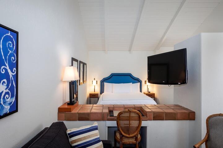 Room 10 of 33