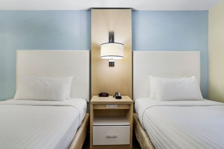 Room 60 of 98