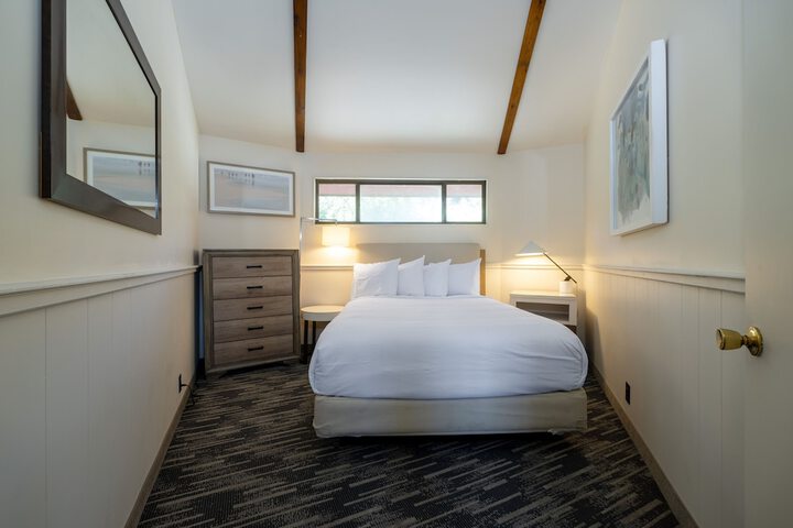 Room 162 of 312