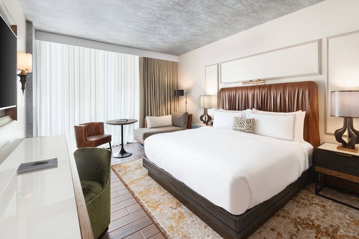 Room 32 of 76