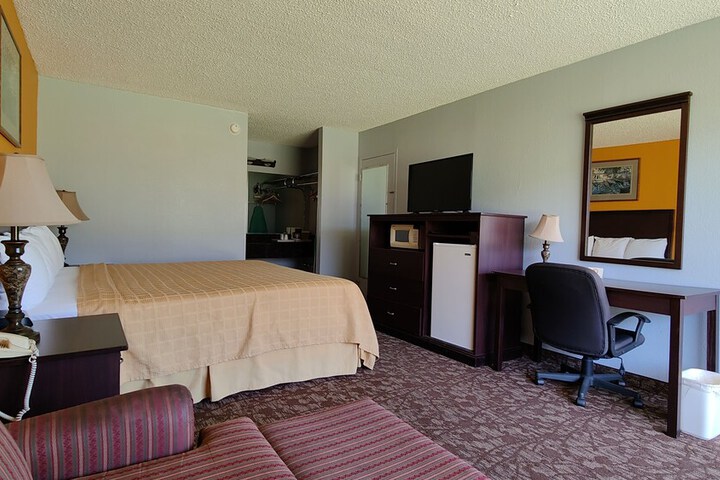 Countryside Inn & Suites