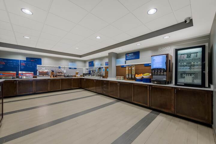 Holiday Inn Express Hampton - Coliseum Central by IHG