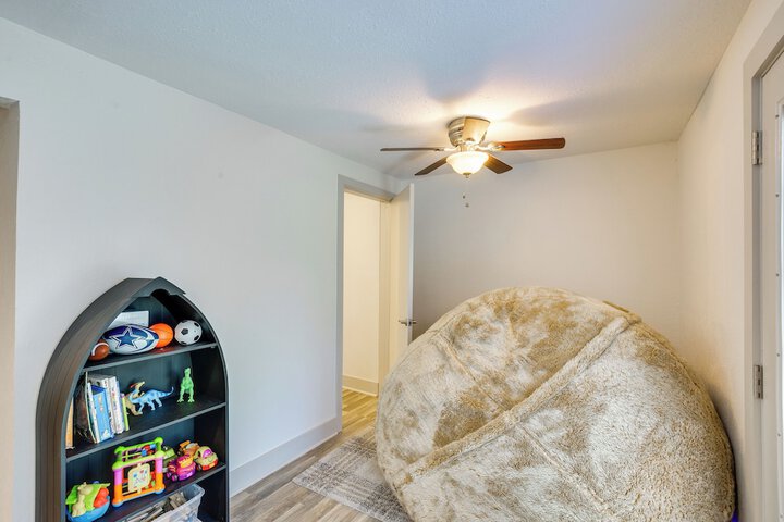 Pickleball / sport Court: Spacious Kemp Home!