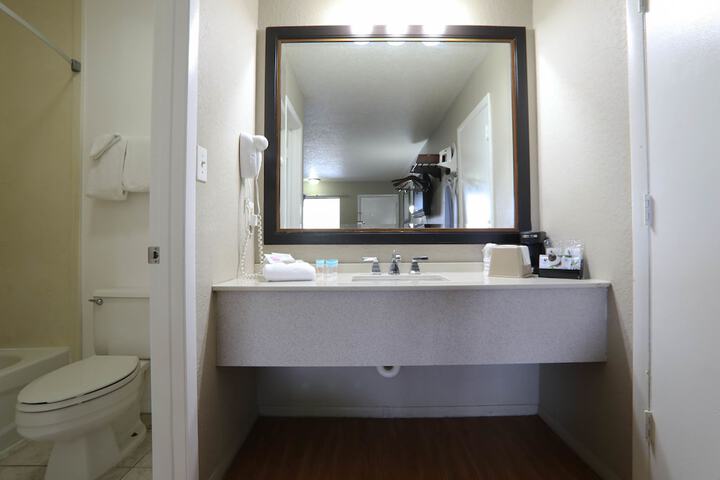 Room 11 of 38