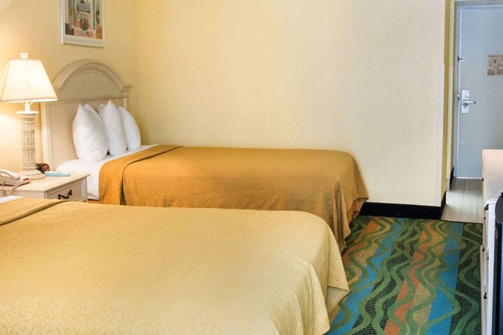 Room 40 of 67