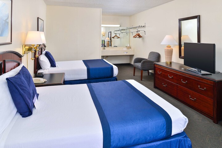 Room 8 of 22