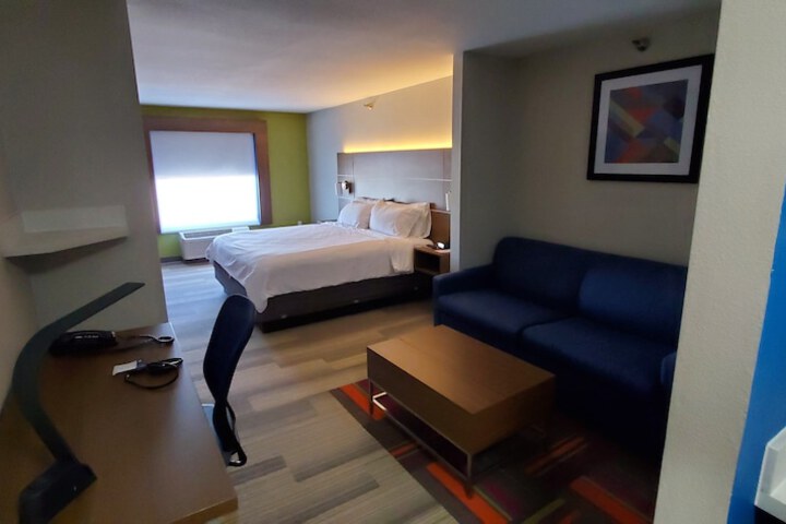 Room 30 of 62