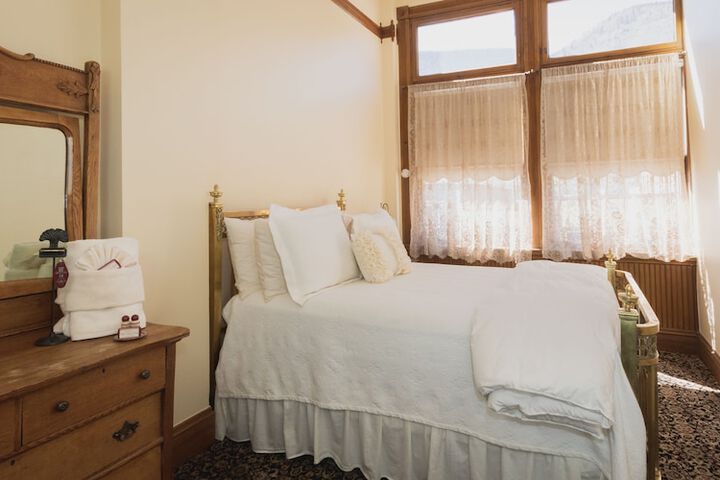 Room 11 of 23