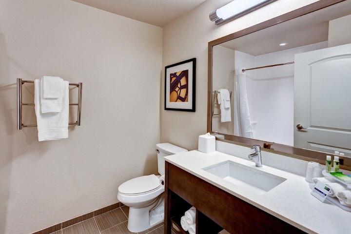Room 9 of 40