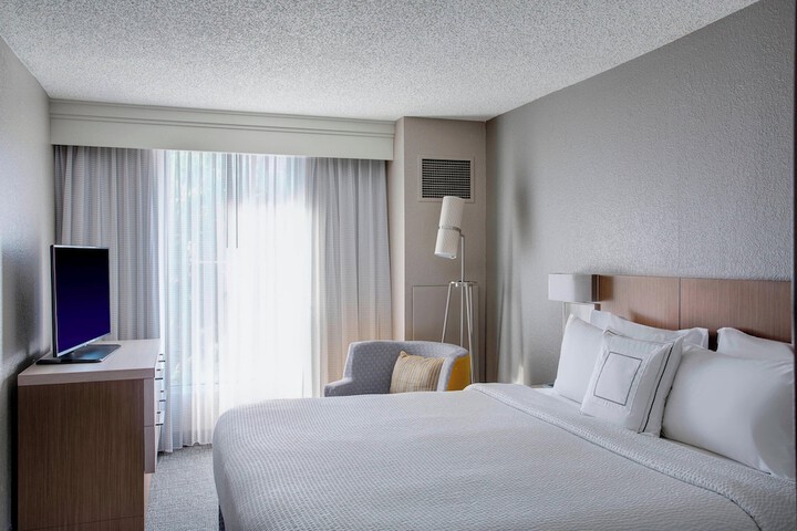 Room 9 of 28