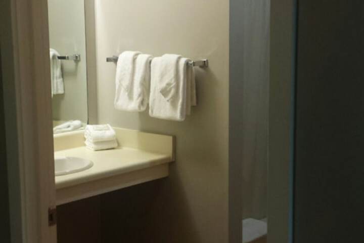 Room 32 of 49