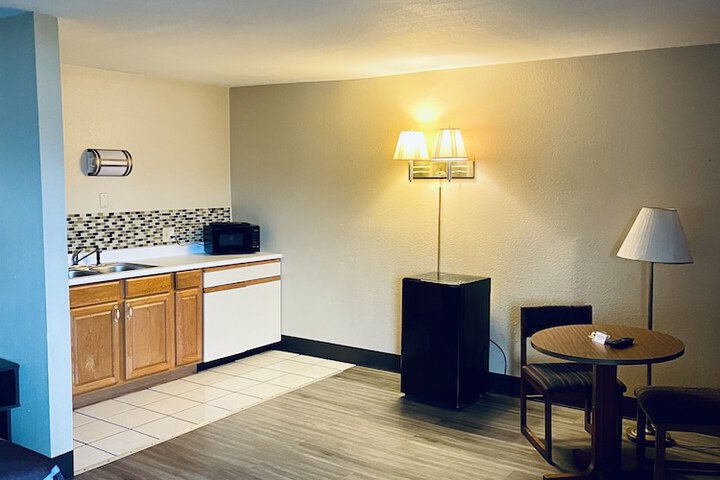 Room 10 of 24
