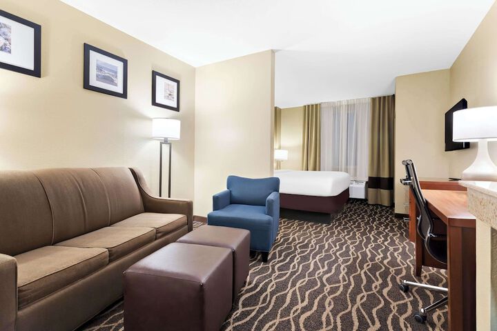Room 13 of 36