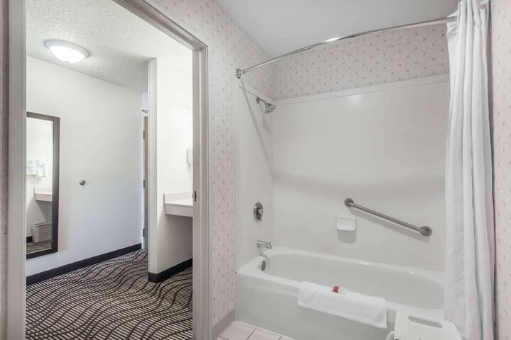 Room 18 of 40