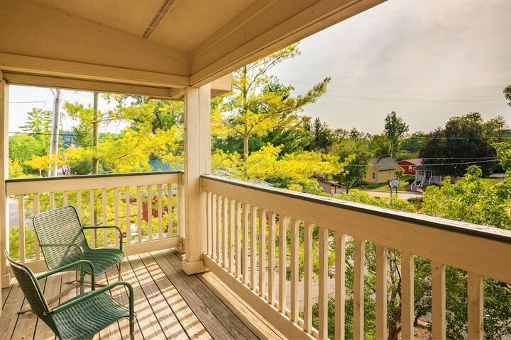 Grand Wood Suites