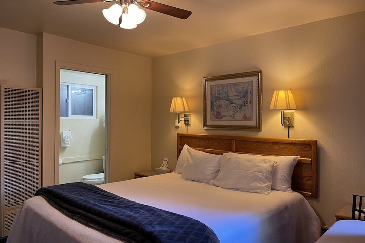 Crown Motel
