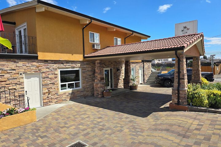 Sahara Courtyard Inn