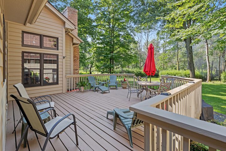 North Oaks Estate