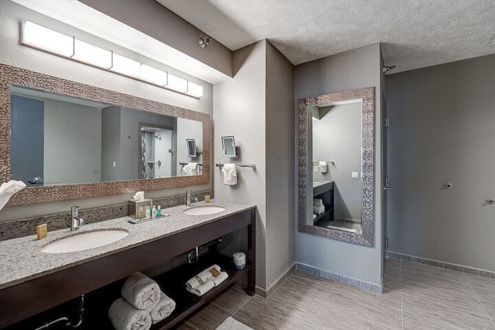 DoubleTree by Hilton Hotel Bloomington