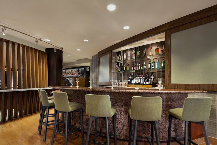 Lounge 65 of 69