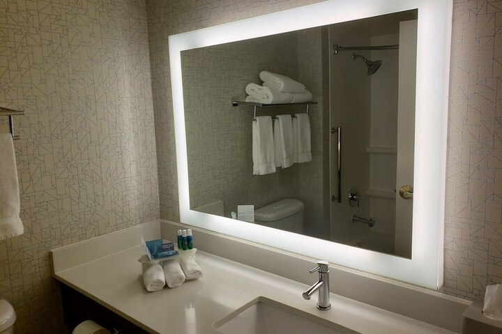 Room 16 of 46