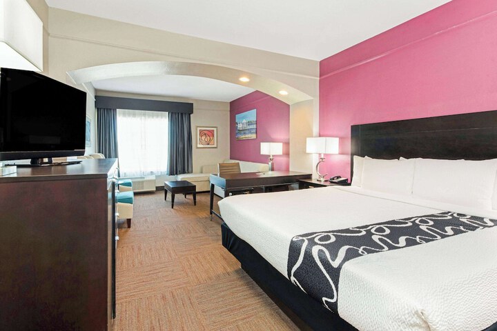 La Quinta Inn & Suites by Wyndham Winnie