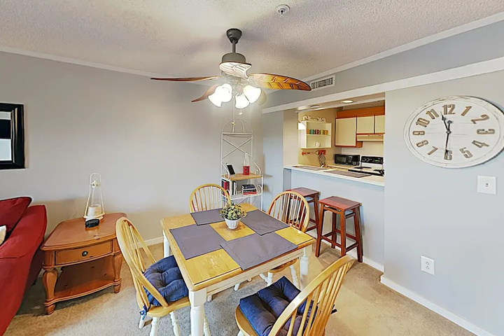 New Listing! Top-floor - Pool Walk To Beach 2 Bedroom Condo