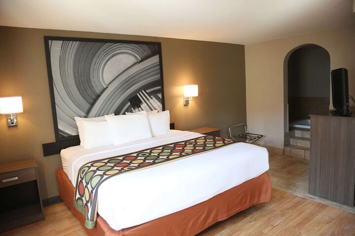 Room 18 of 27