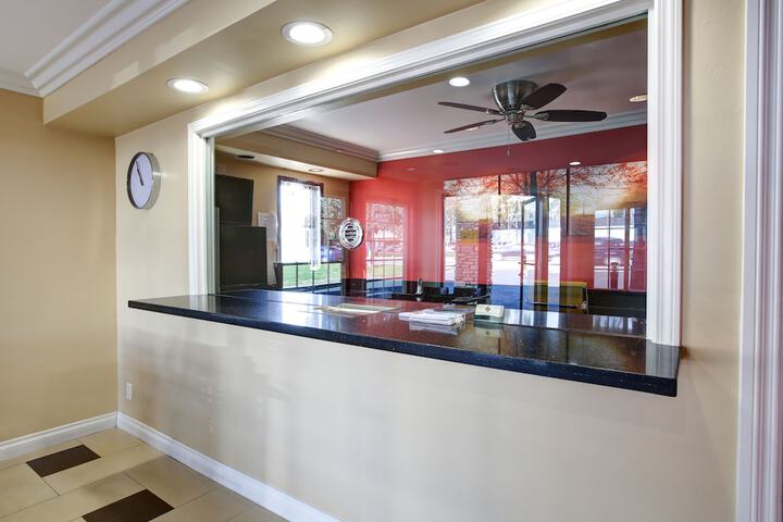Ontario Inn & Suites