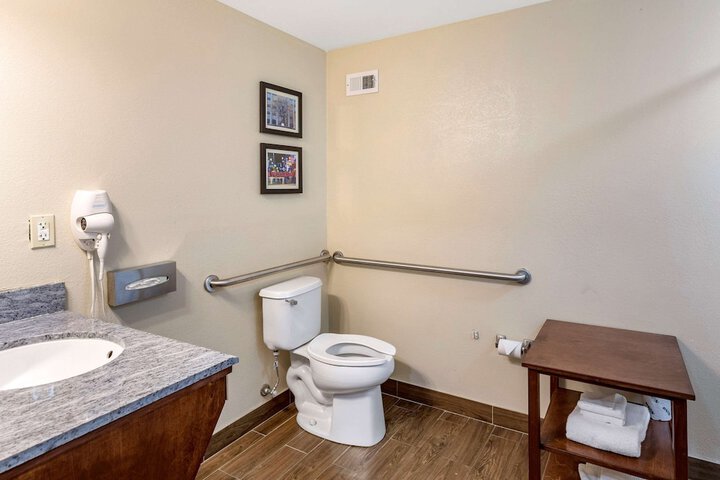Room 6 of 38