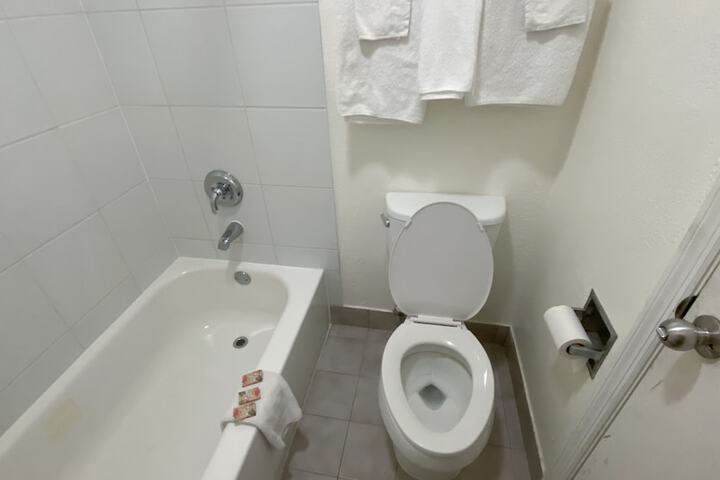 Room 12 of 33