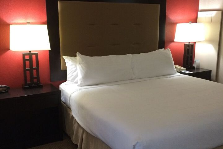 SAWGRASS GRAND HOTEL AND SUITES SPORTS C