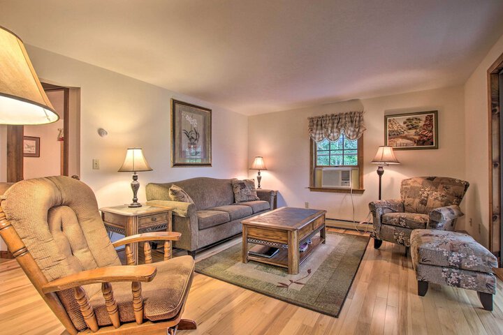Waterfront New England House on Wickaboag Lake!