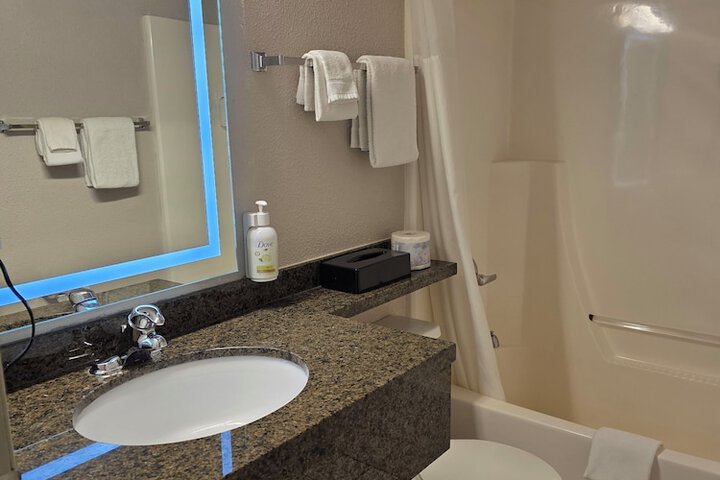 Super 8 by Wyndham Swift Current