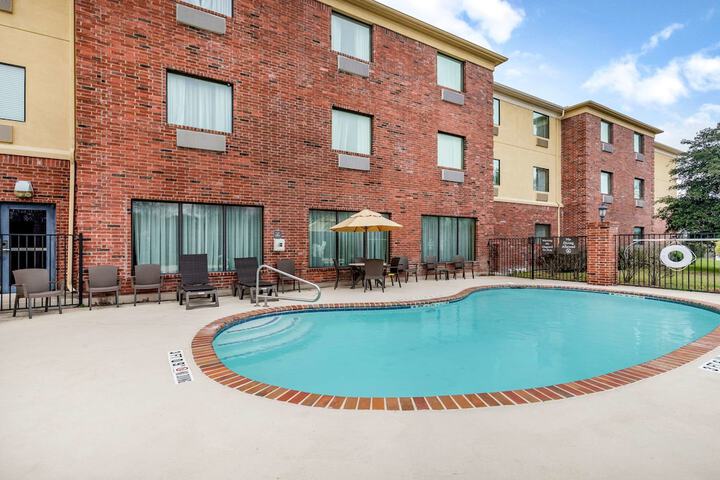 Pool 4 of 36