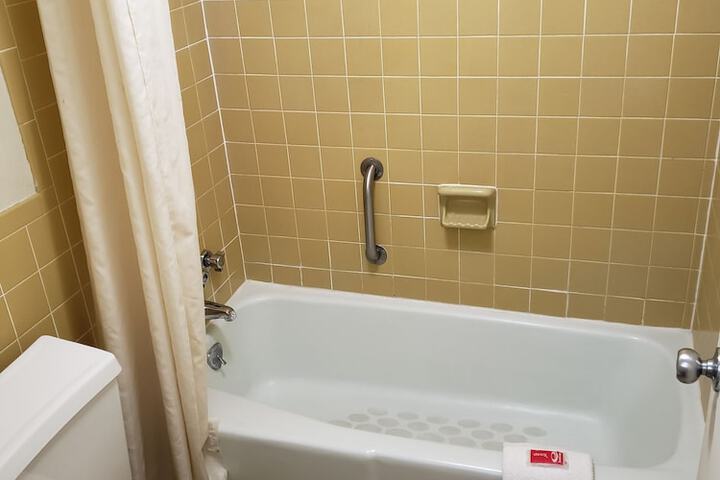 Room 16 of 32