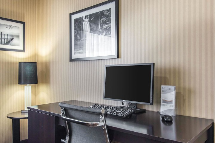 Business Center 47 of 49