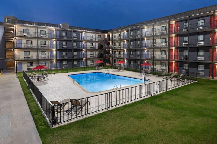 Ramada by Wyndham Kenner / New Orleans Airport South