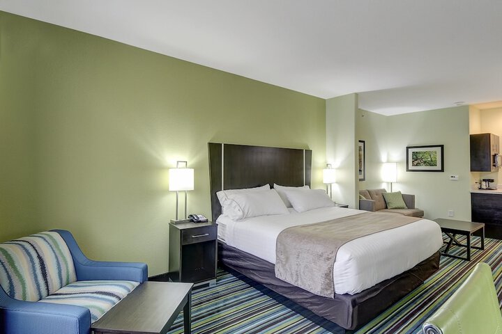 Room 9 of 32