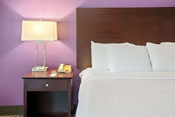 Room 14 of 33