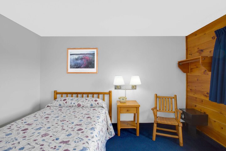 Super 8 by Wyndham Lake George / Warrensburg Area