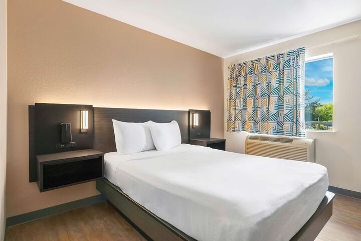 Motel 6 Kirkland WA - North Kirkland
