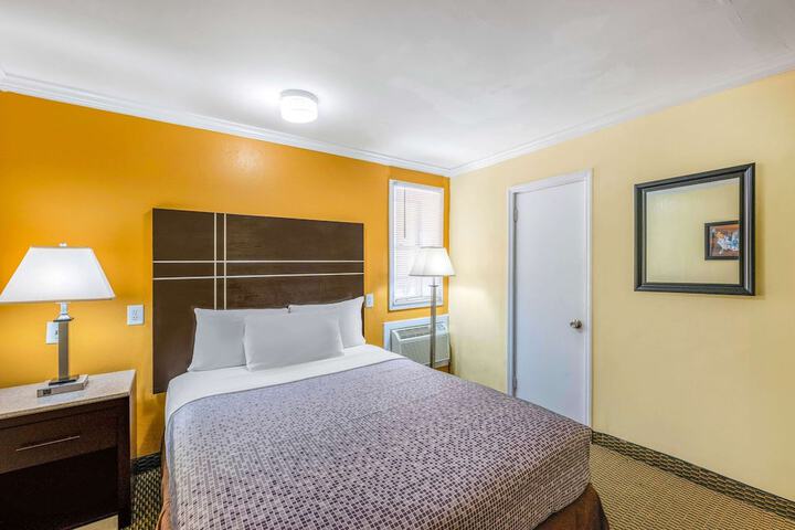 Room 10 of 27