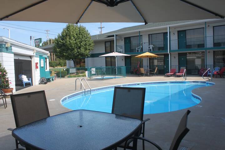 Hotel Exterior 53 of 55