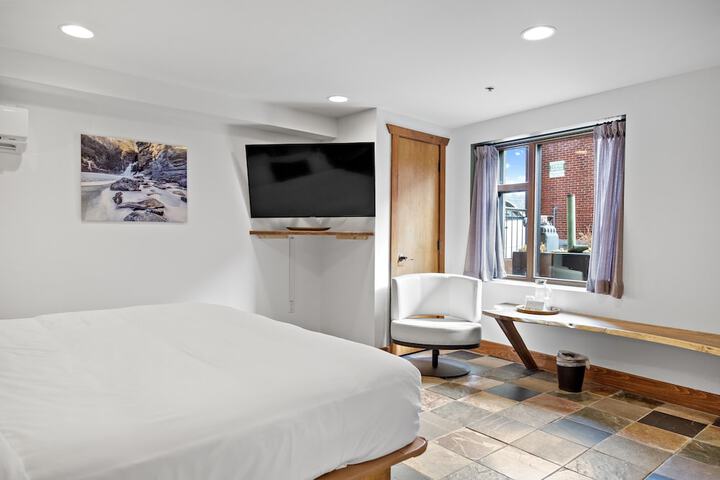 Room 42 of 59