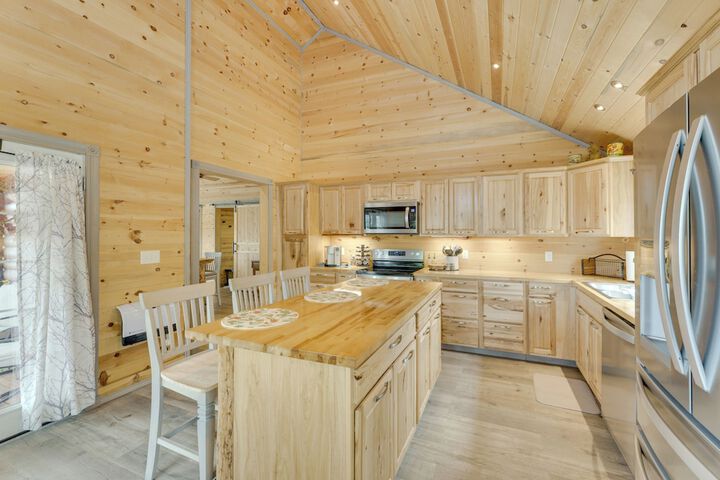 Mountain Views: Cabin in Fort Garland Near Hiking