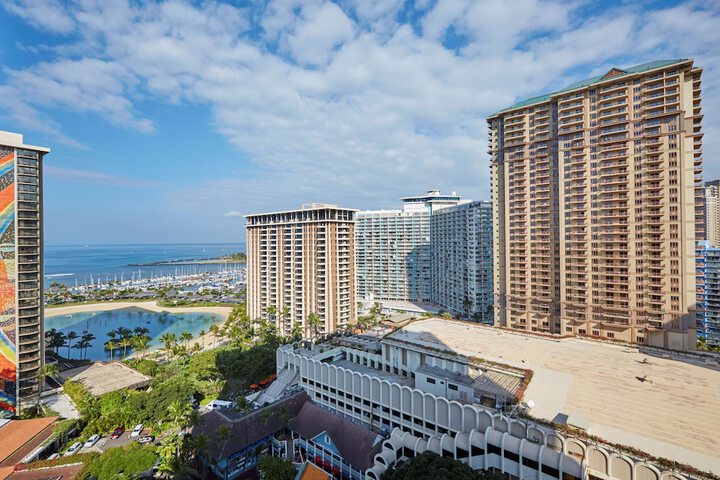 Hilton Hawaiian Village Waikiki Beach Resort