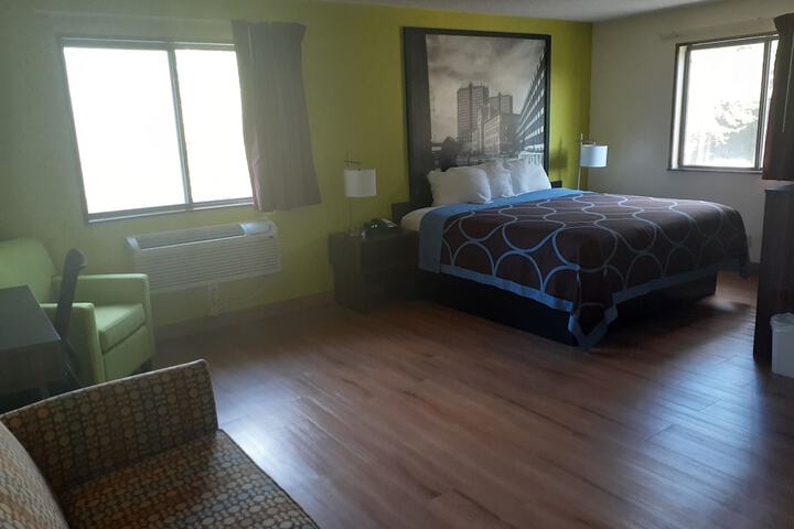 Room 14 of 18