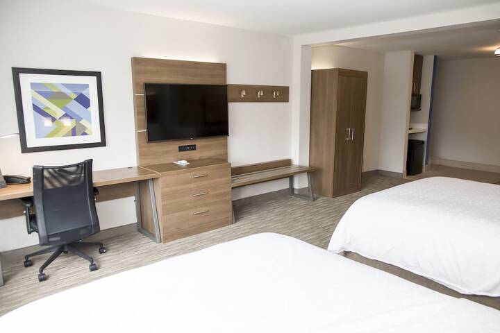 Room 34 of 77