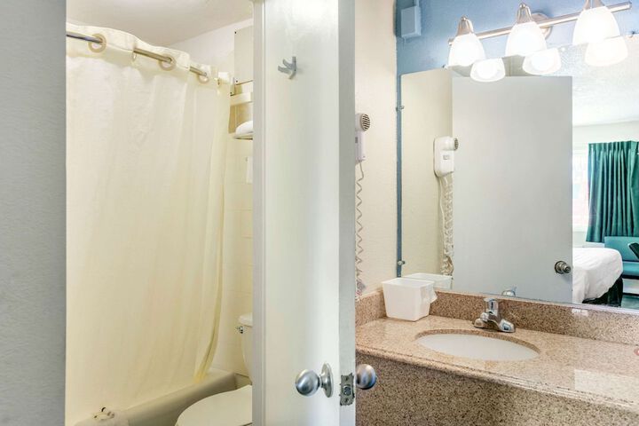 Room 32 of 42